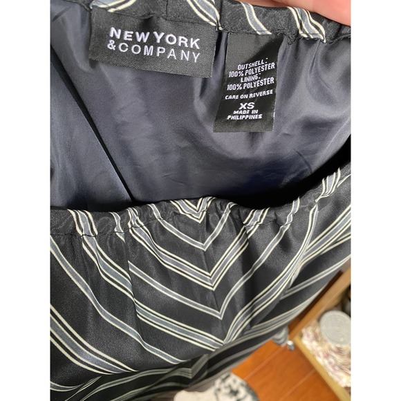 NY & Co navy/gray shimmery striped slip skirt, XS - Picture 8 of 8